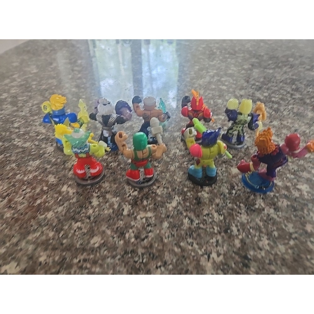 AKEDO Ultimate Arcade Warriors Mini Battle Action Figures Lot Of 9 Synthwave - Picture 3 of 7